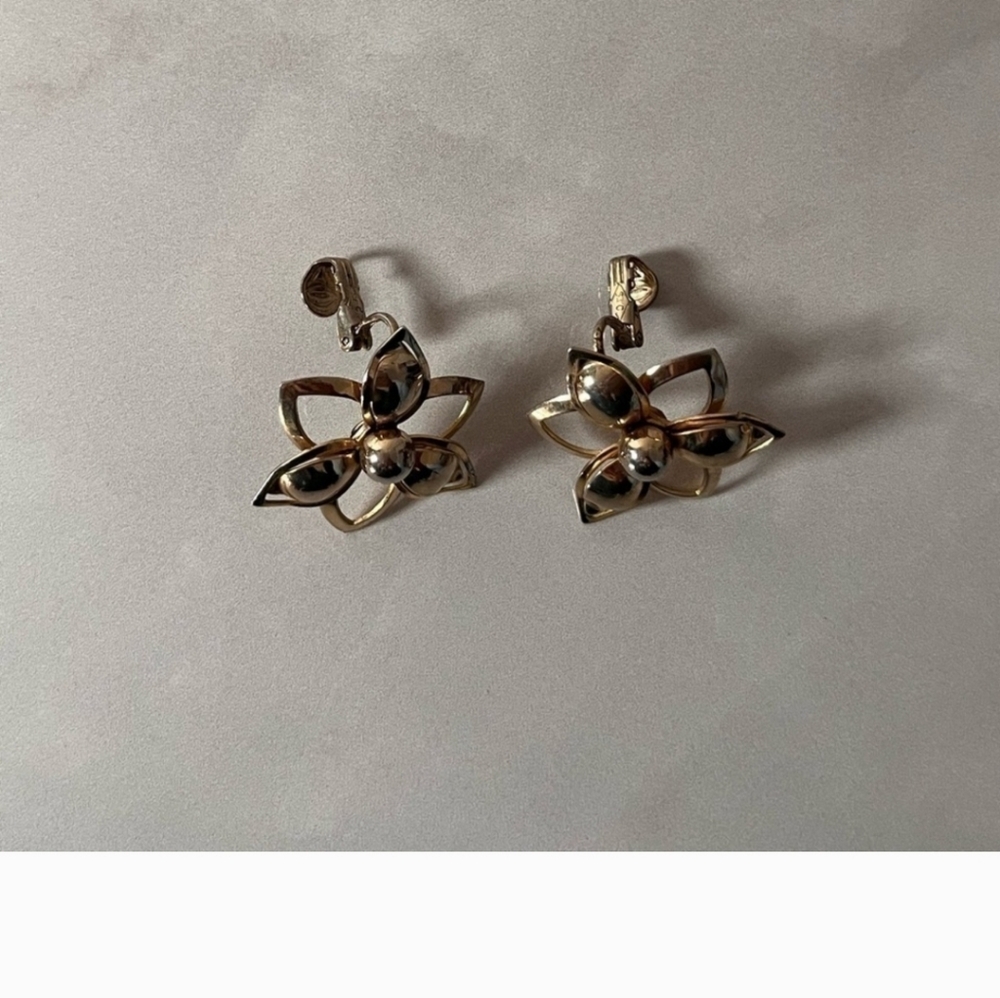 Vintage Gold Tone Sarah Coventry Open Beautiful Earrings